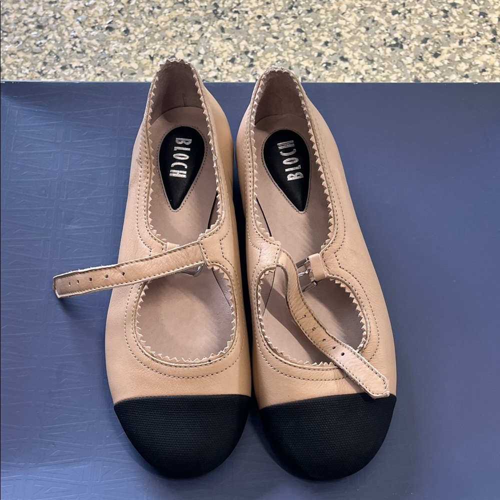 Bloch Women's Beige and Black Mary Jane Flats
